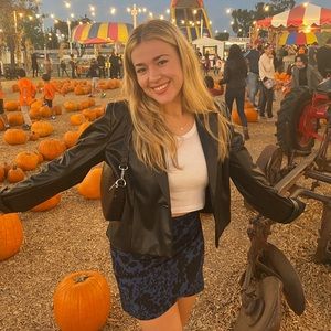 Meet your Posher, Izzy